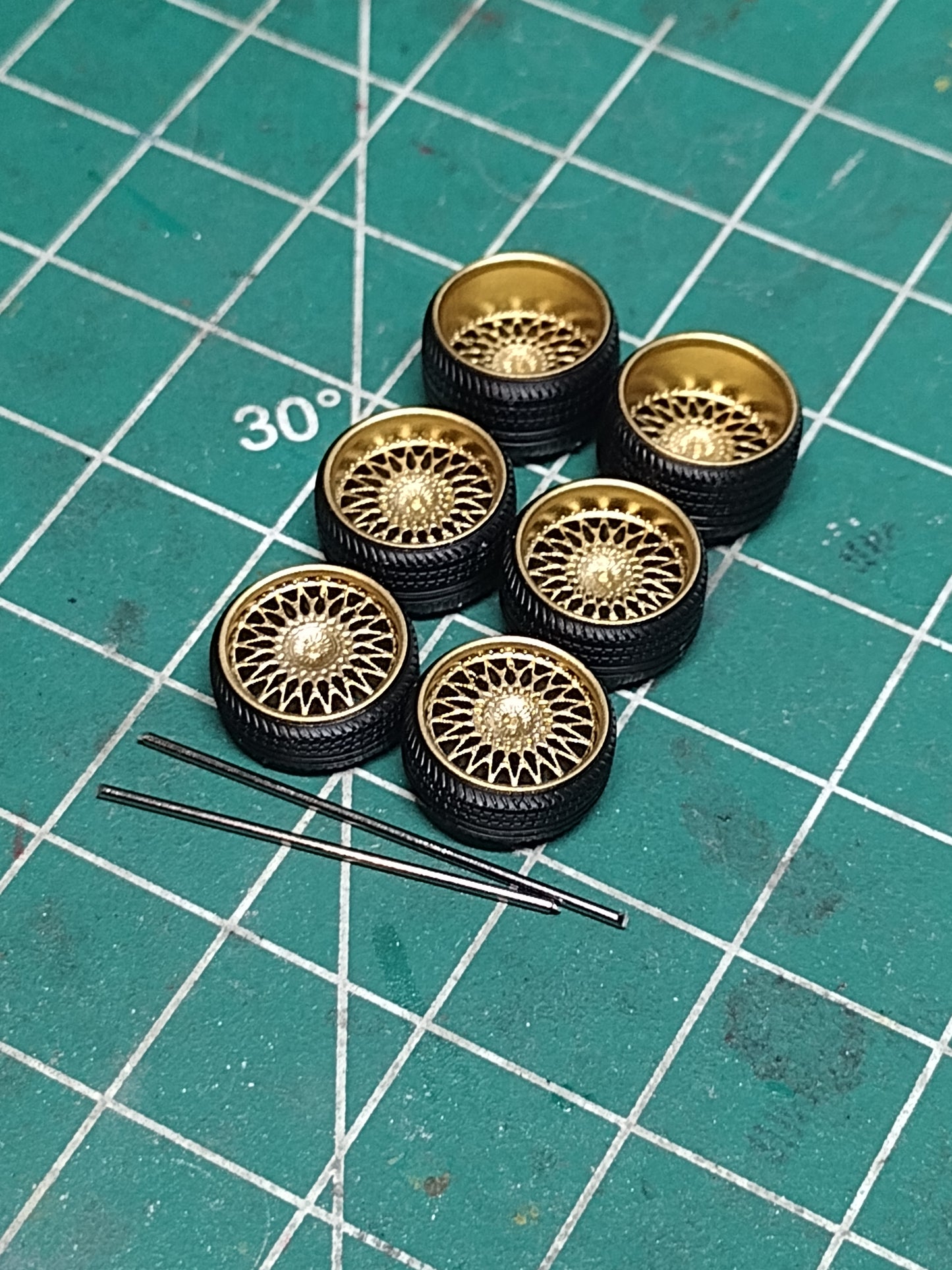 26" Honey Comb billet king lip (gold)