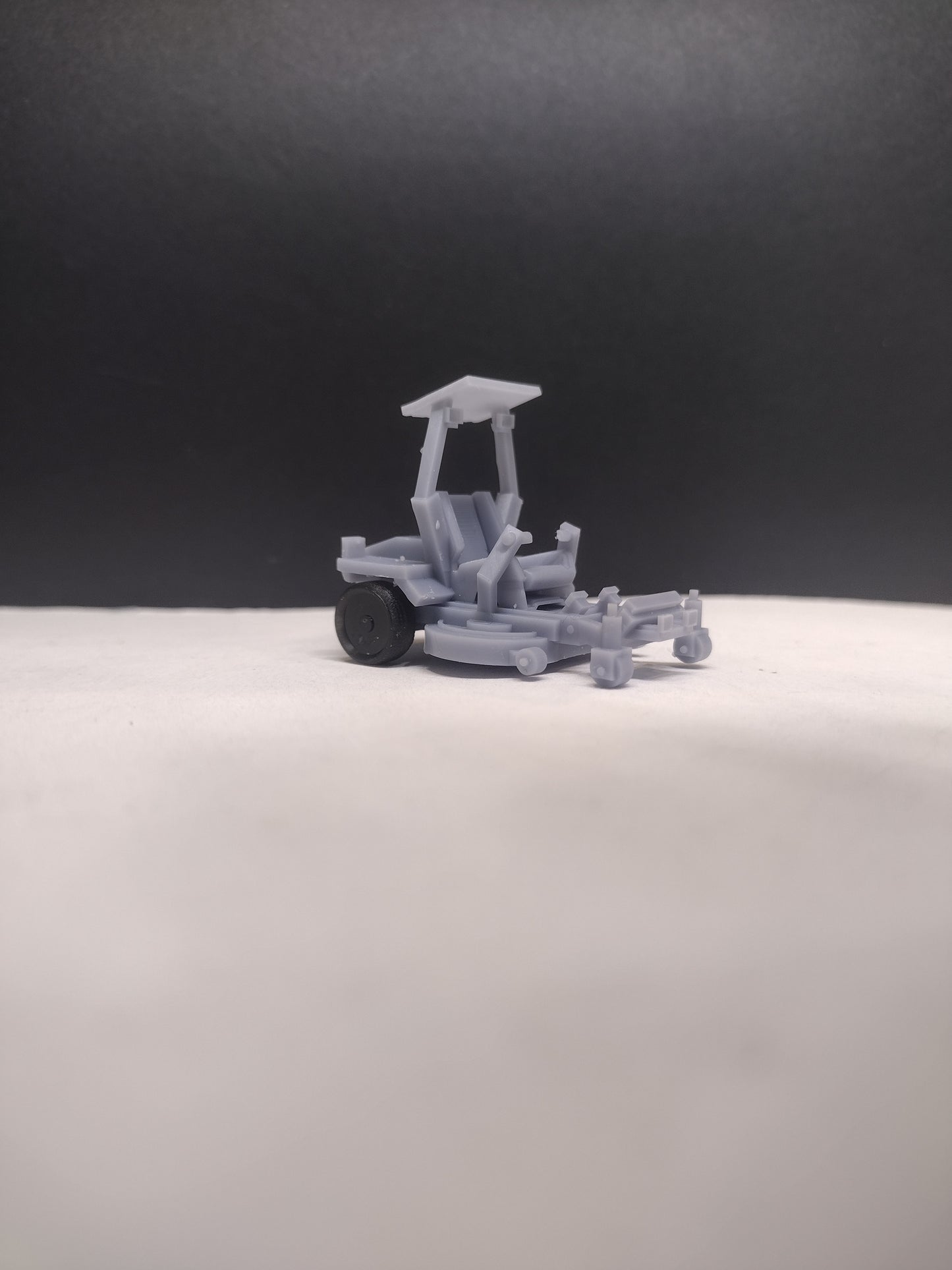 164 scale 0° lawn mower