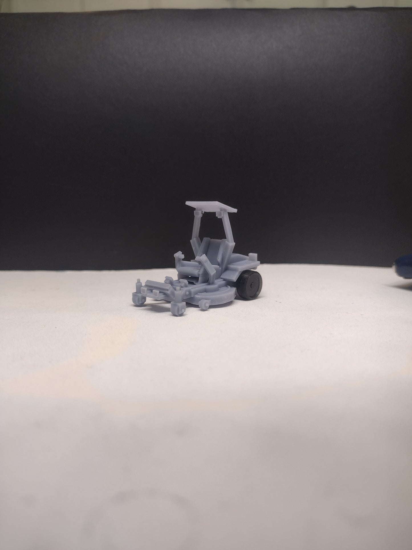 164 scale 0° lawn mower