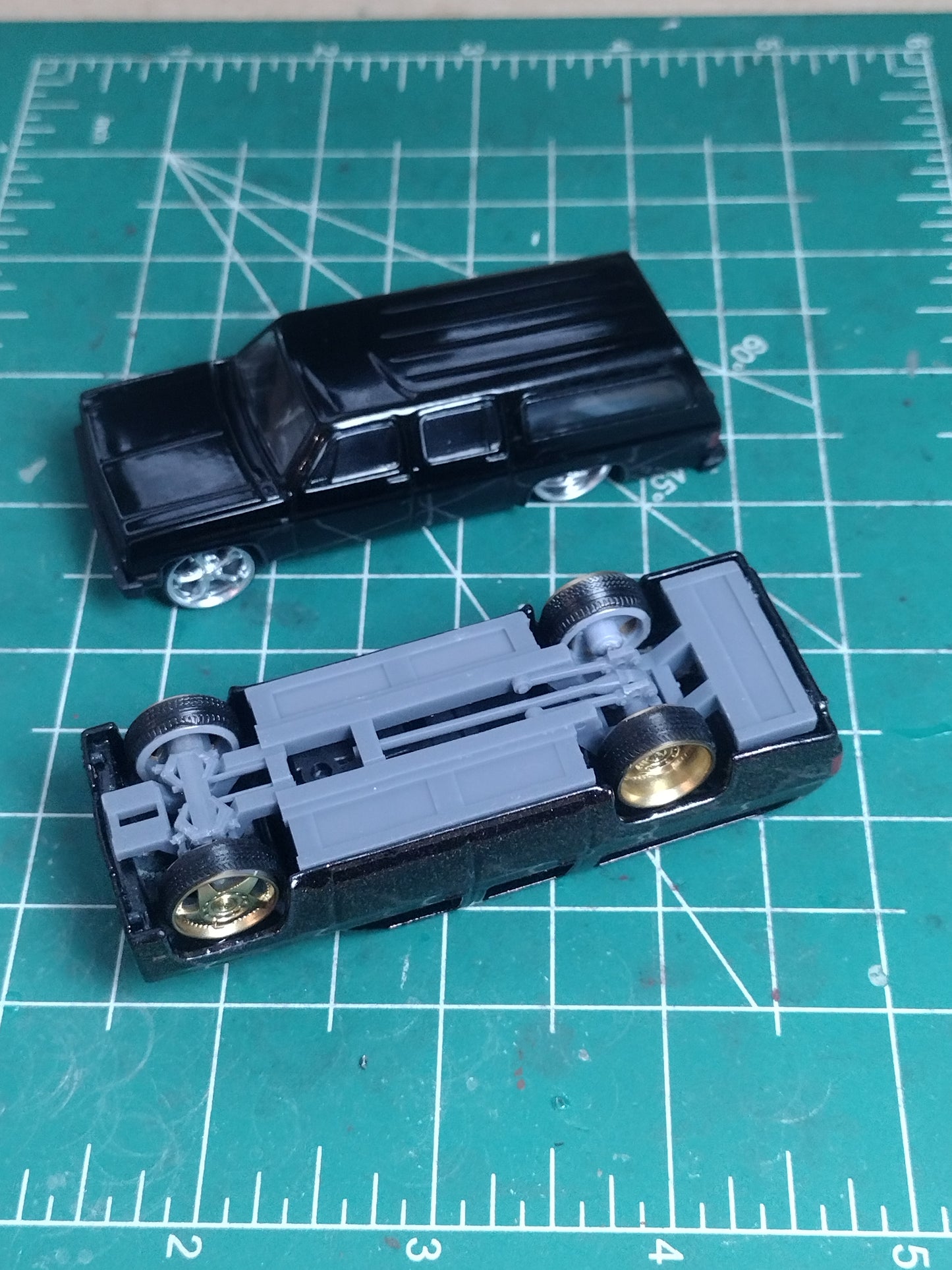 3d printed chassis for Greenlight collectables suburban